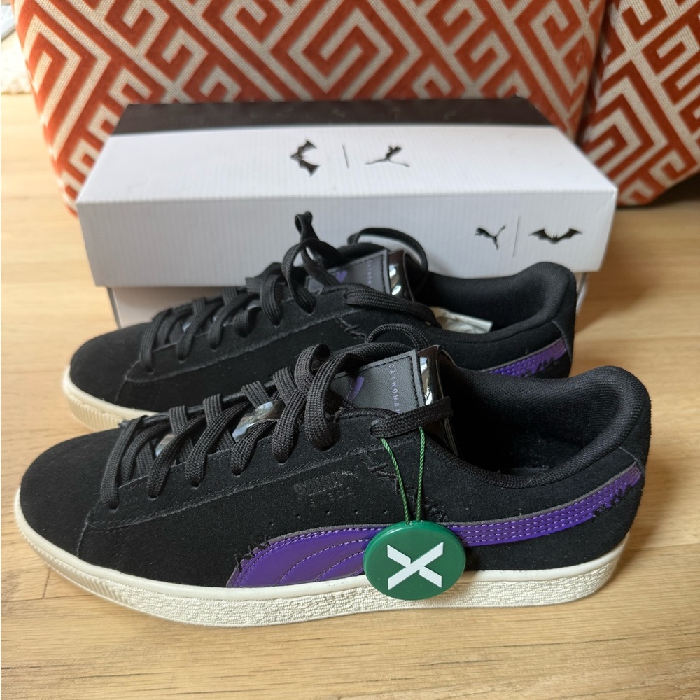 Puma Batman x Womens Suede Classic Catwoman Sneakers in Black & Purple Size 9 - Picture 2 of 8